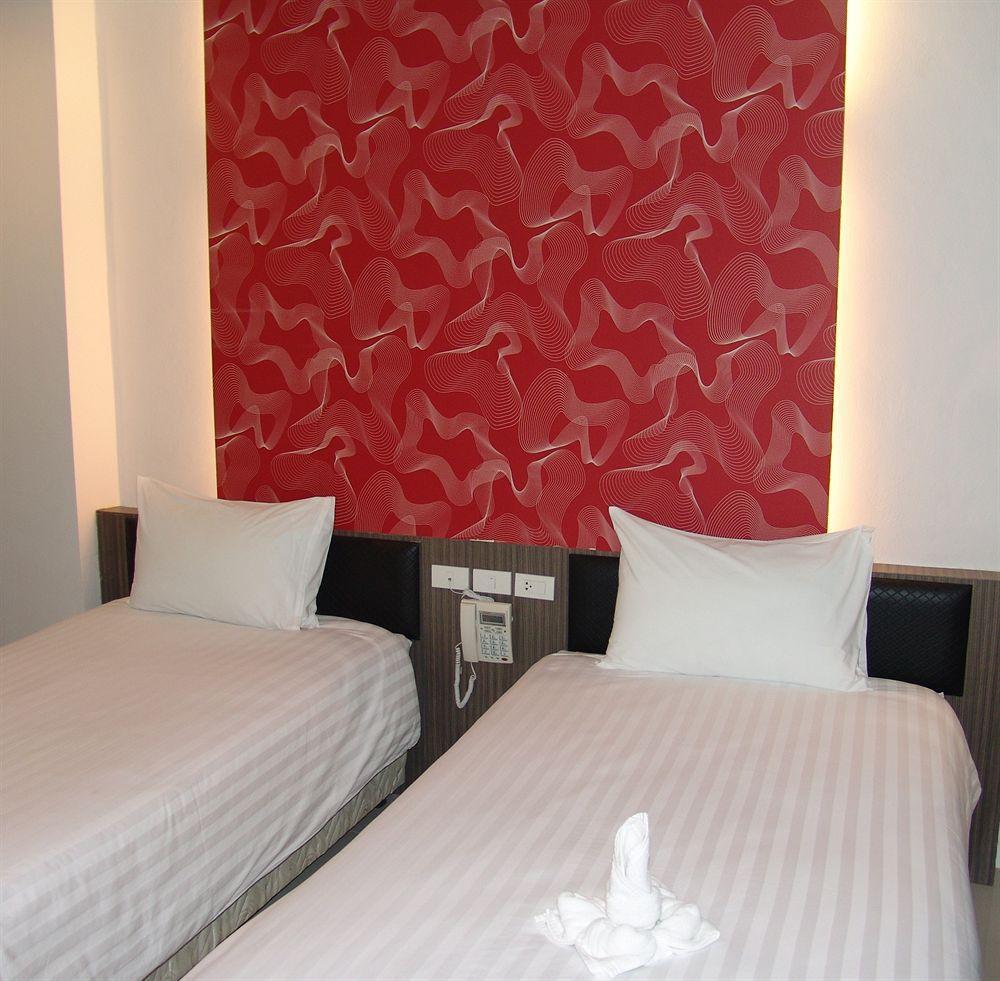 Chill Patong Hotel Экстерьер фото