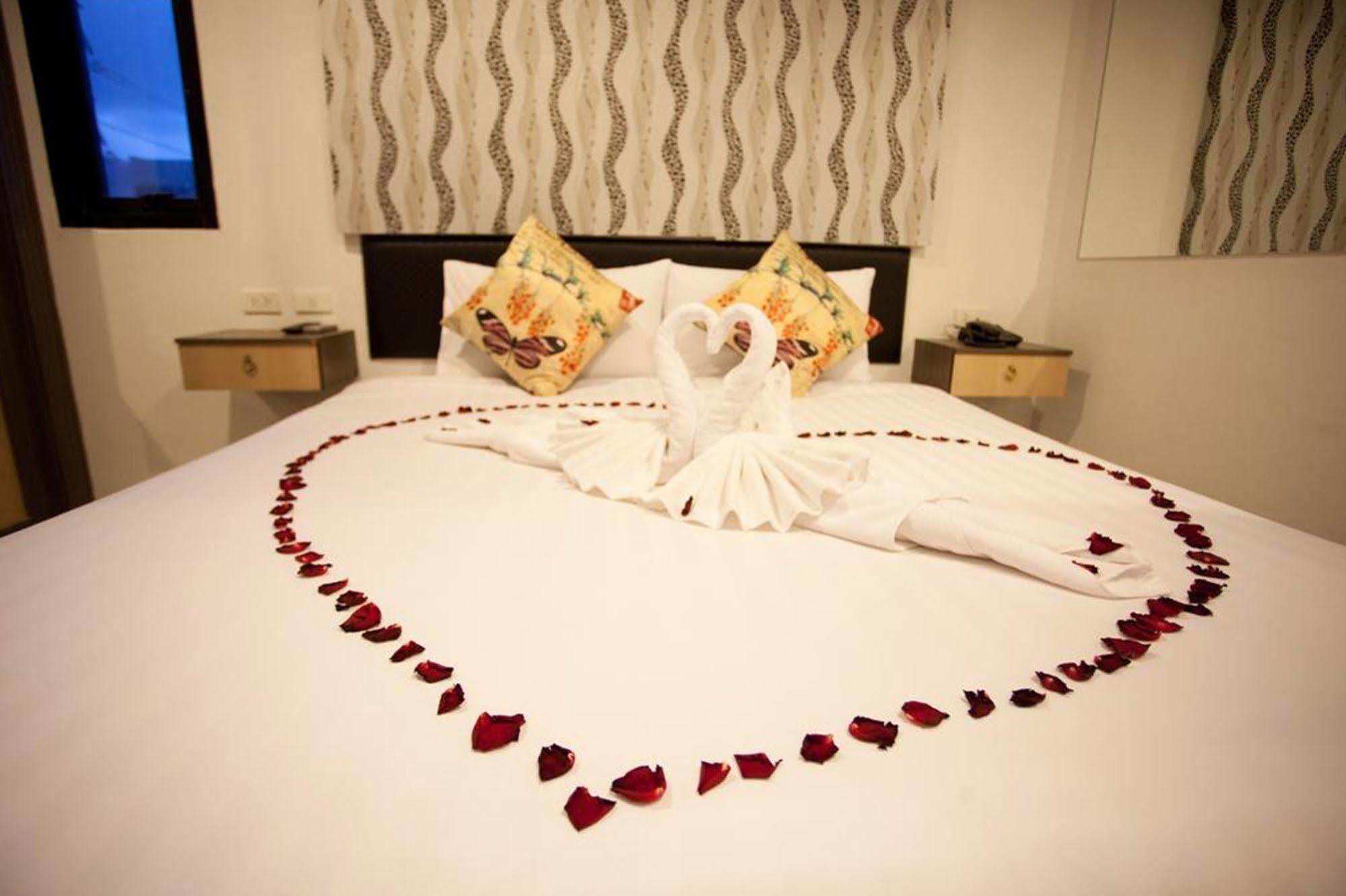 Chill Patong Hotel Экстерьер фото