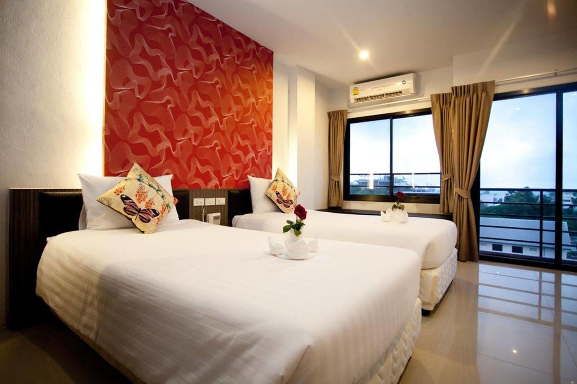 Chill Patong Hotel Экстерьер фото