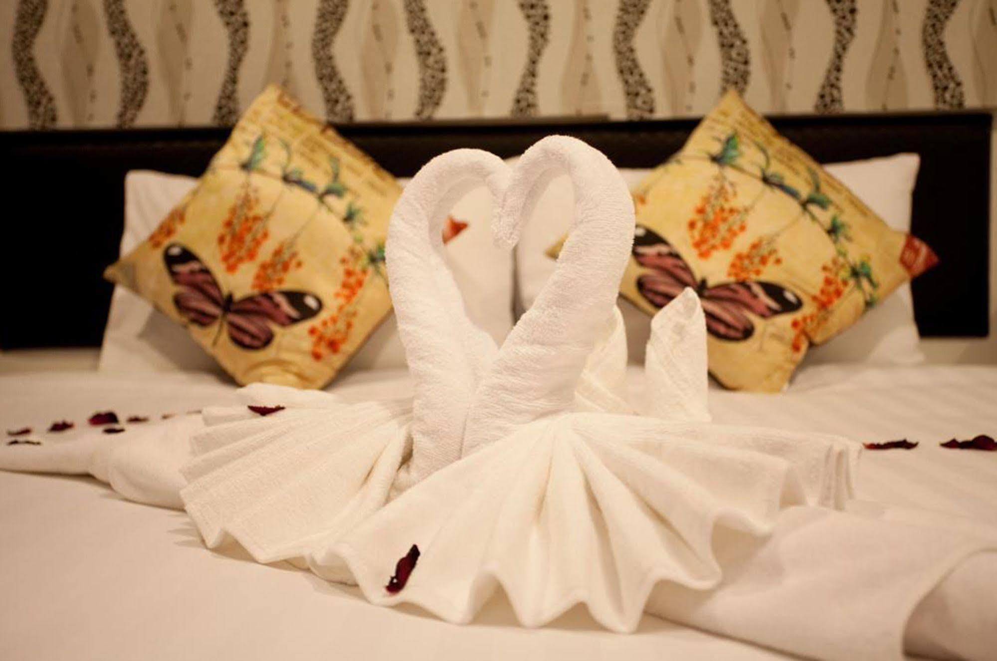 Chill Patong Hotel Экстерьер фото